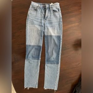 Hollister Ultra High-Rise Mom Patch Jean size 00R